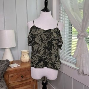 Old Navy tropical floral print off shoulder v neck blouse C6-16